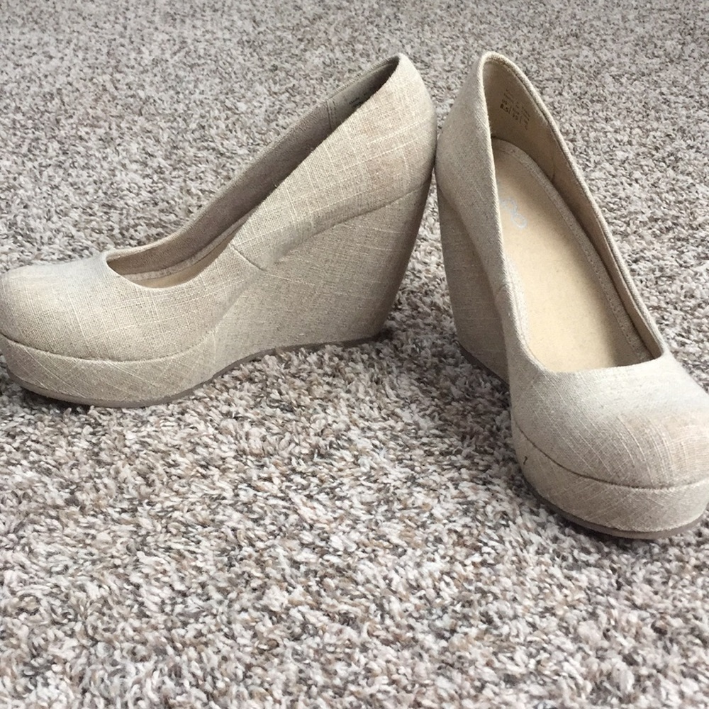 Tan wedges